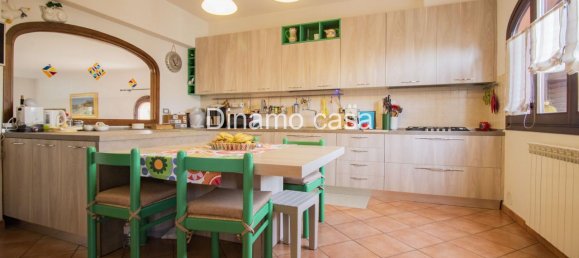 Дом с 6 комнатами в Прато, Италия № 132468 4