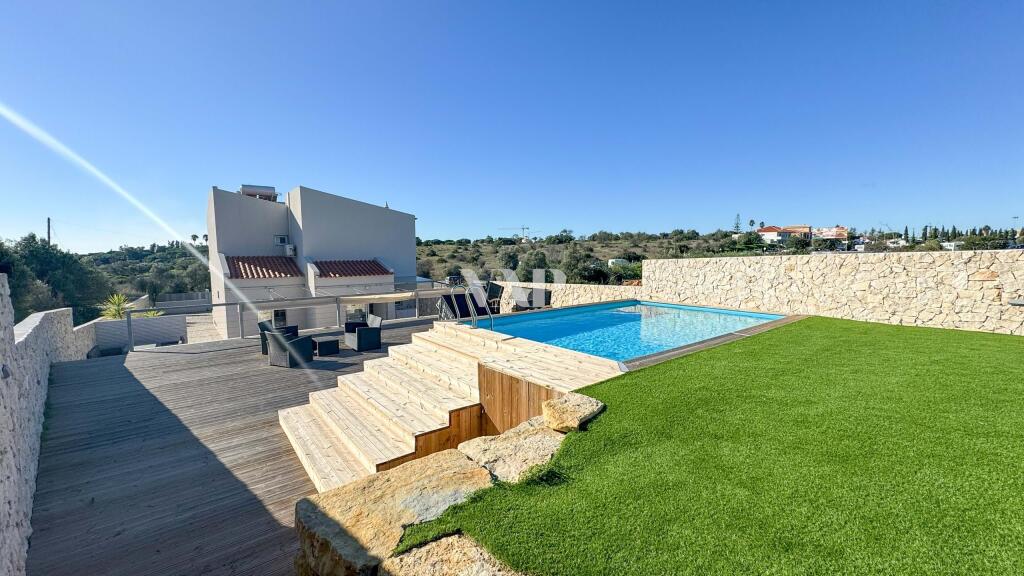 5 bedrooms Villa in Quarteira, Portugal No. 156805