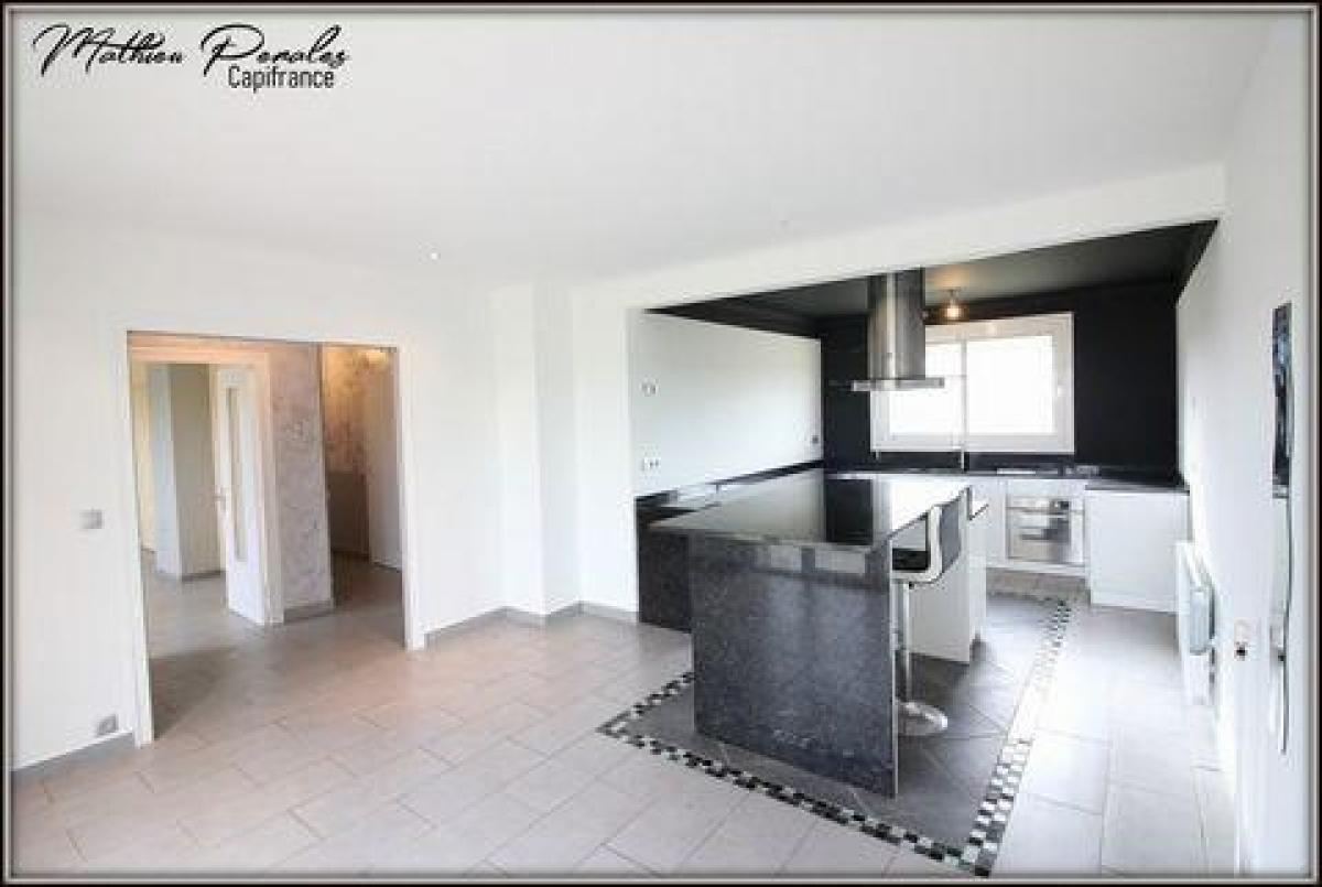 Casa de 4 dormitorios en Digoin, France No. 6228