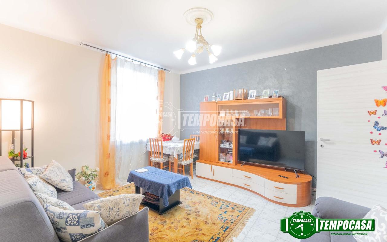 3غرفة شقة في Magenta, Italy رقم 2464