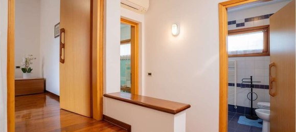 Casa de 3 dormitorios en San Donà di Piave, Italy No. 260381 24