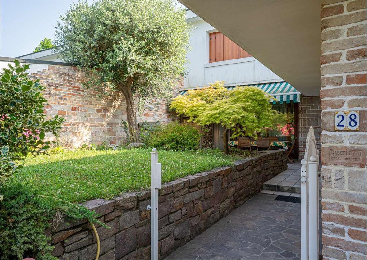 Casa de 3 dormitorios en San Donà di Piave, Italy No. 260381