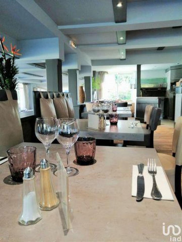 Fabrik in Meylan, France 385m², Nr. 20273