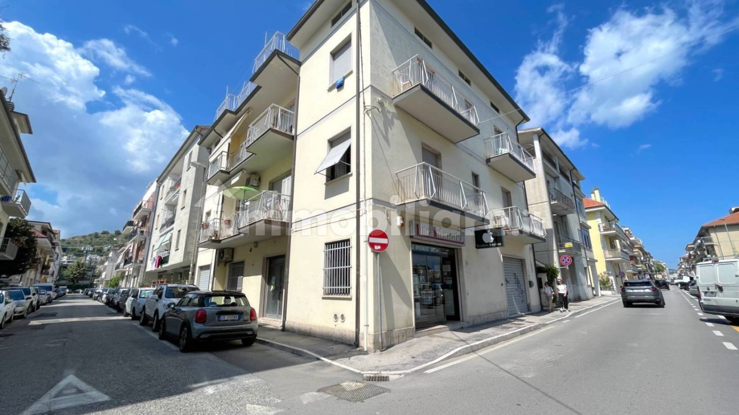 1 room Commercial property in San Benedetto del Tronto, Italy No. 315779