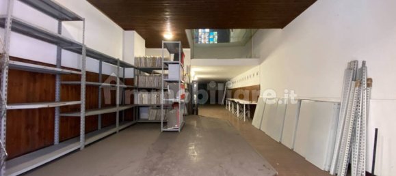 Imóvel comercial de 2 divisões em Bari, Italy N.º 271171 3