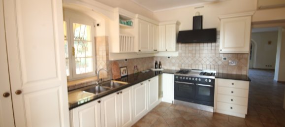 4 bedrooms Villa in Campiglia Marittima, Italy No. 358173 15