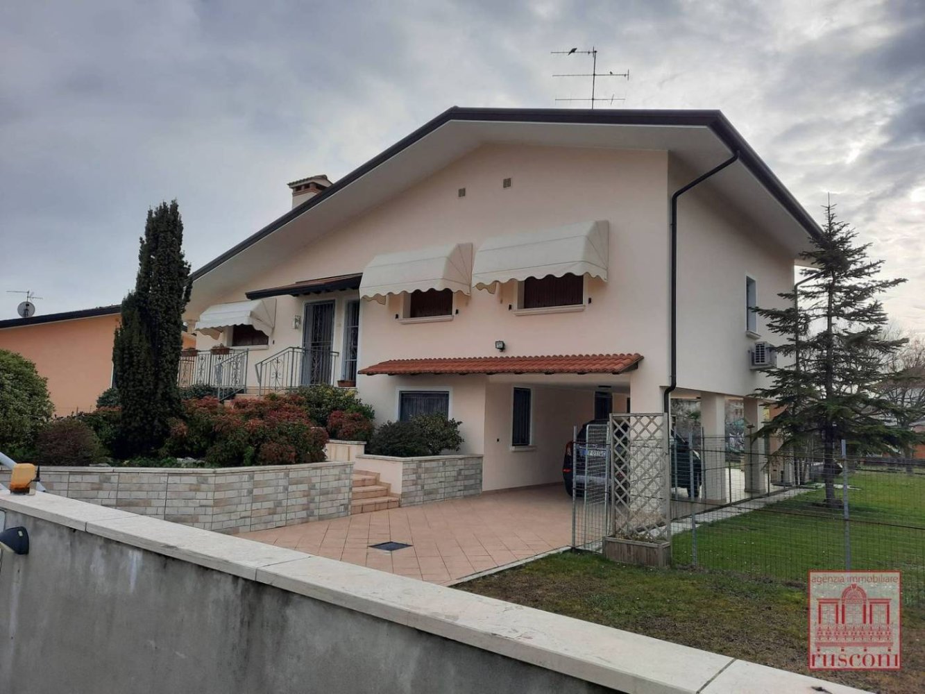 Villa de 10 dormitorios en Pordenone, Italy No. 63999