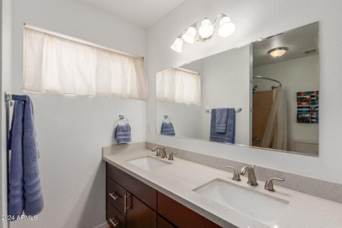 Дом с 4 спальнями в Гудиер, США № 398478