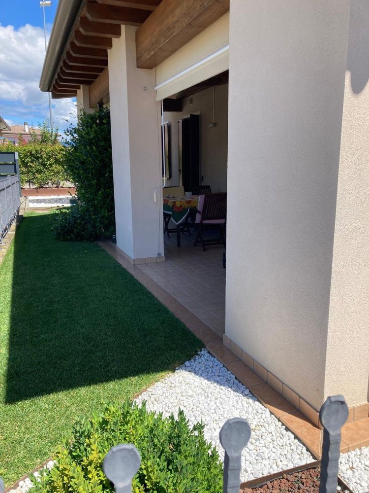 6 rooms House in Susegana, Italy No. 277332