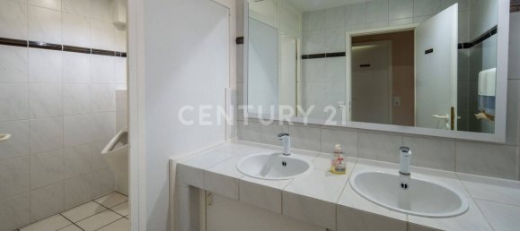 2-salle Bâtiment à Main-Taunus, Germany No. 163571 5