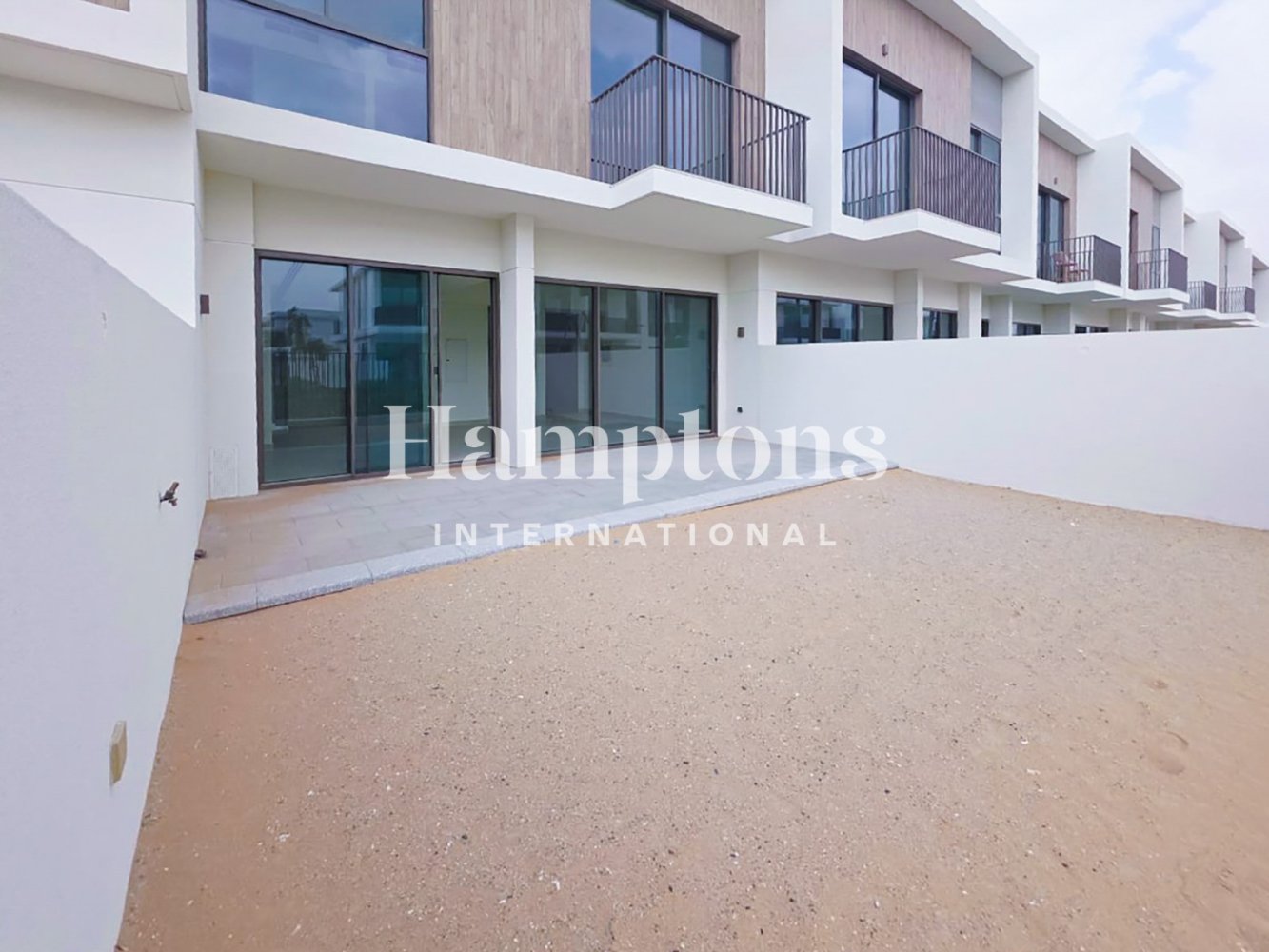 Moradia em banda T3 em The Valley, UAE N.º 119945