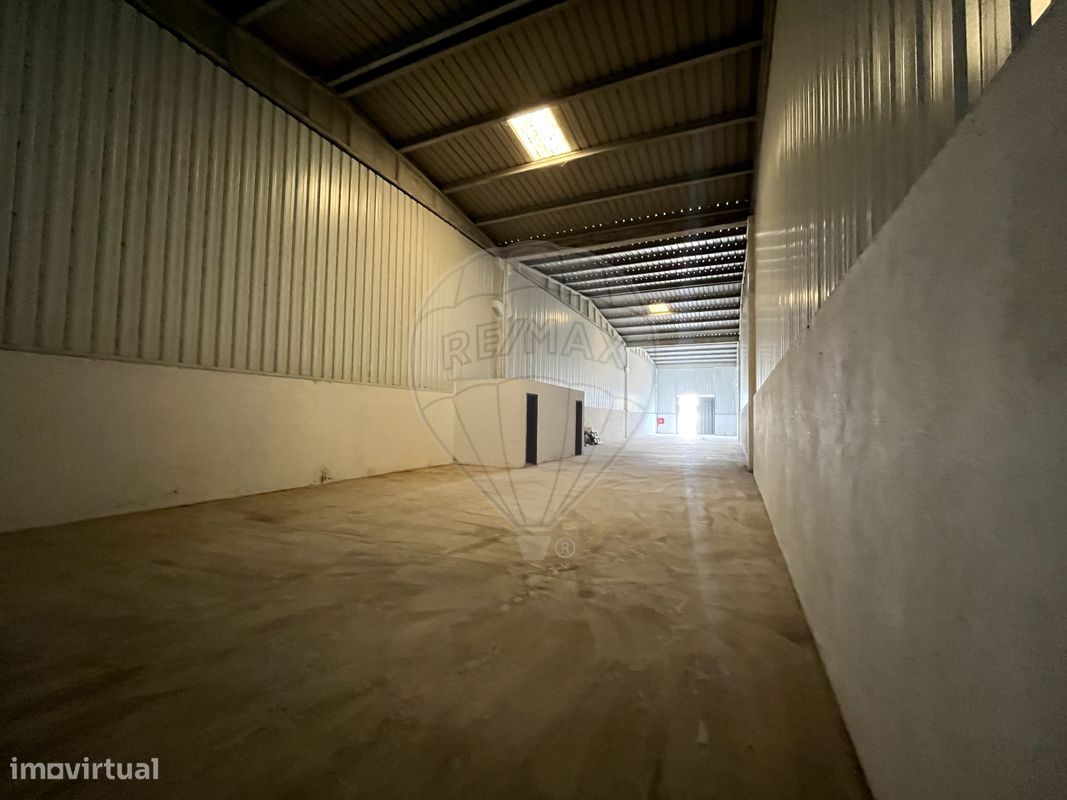 Almacén en Samora Correia, Portugal 417 m² No. 67140