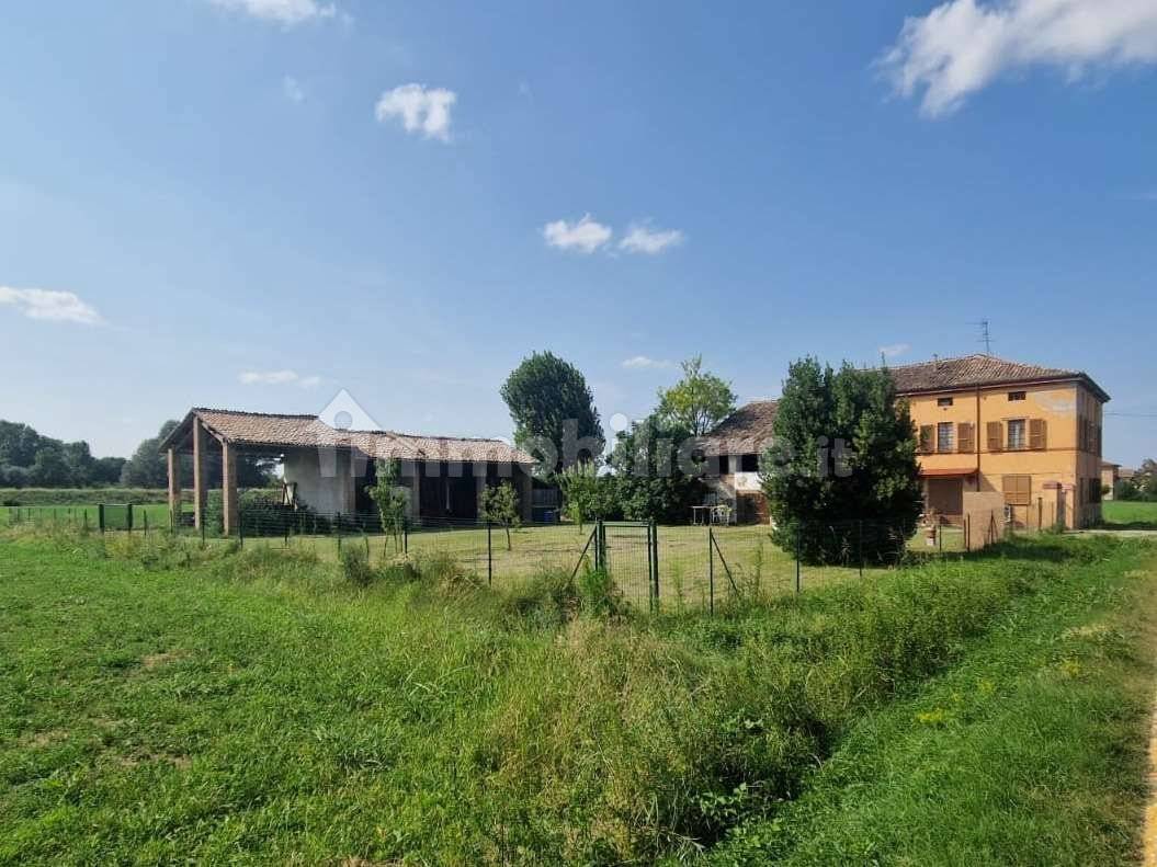 4 bedrooms House in Fidenza, Italy No. 150129