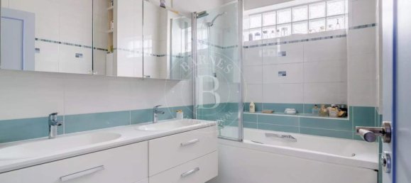 5 bedrooms Apartment in Paris, France No. 144670 14