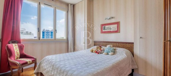 5 bedrooms Apartment in Paris, France No. 144670 11