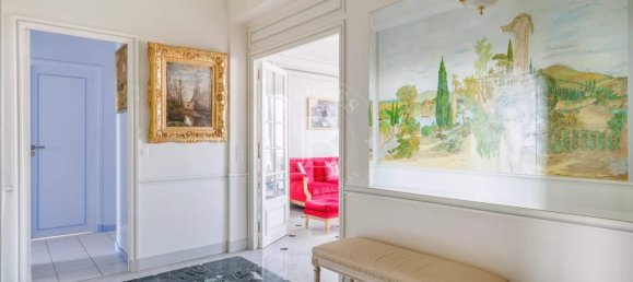 5 bedrooms Apartment in Paris, France No. 144670 9
