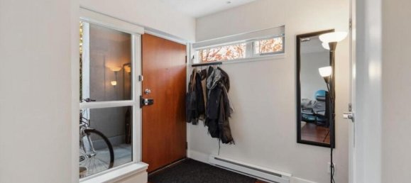 3 bedrooms House in British Columbia, Canada No. 1256 5