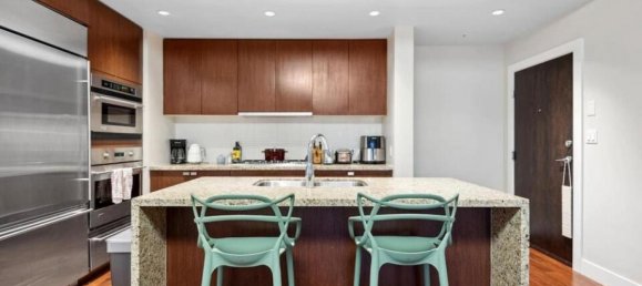 3 bedrooms House in British Columbia, Canada No. 1256 10