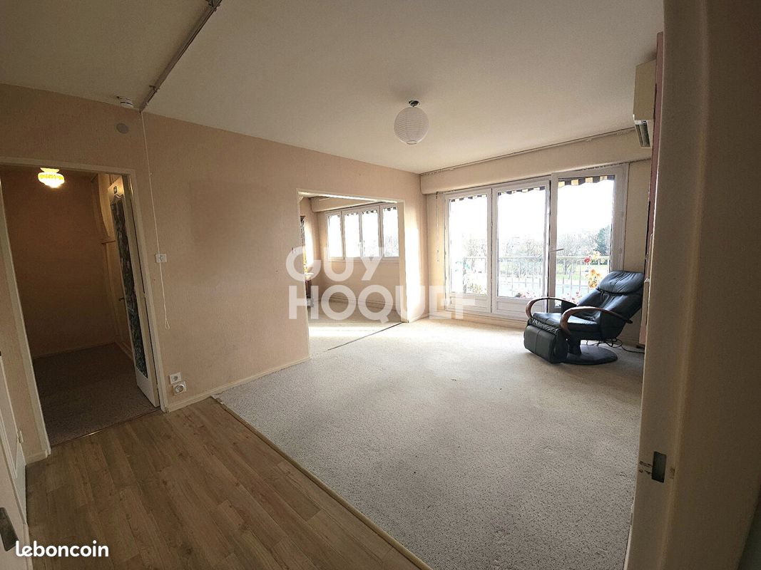 Квартира с 3 спальнями в Бурк-ан-Брес, Франция № 260477