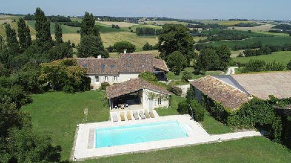 6 bedrooms House in Lectoure, France No. 26215