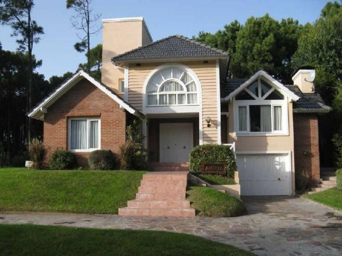 3 bedrooms House in Mar del Plata, Argentina No. 93716