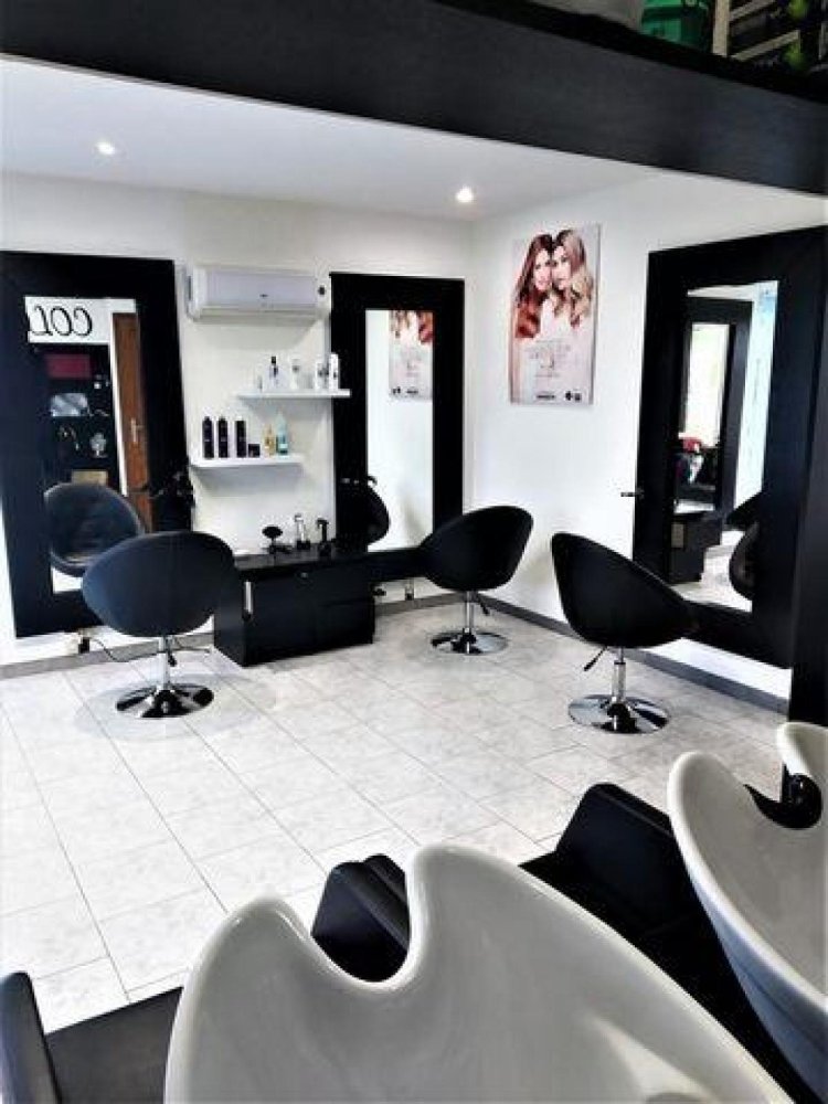  مكتب في Le Val, France 50متر مربع رقم 19029