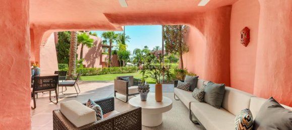 Apartamento de 3 dormitorios en Estepona, Spain No. 132081 2