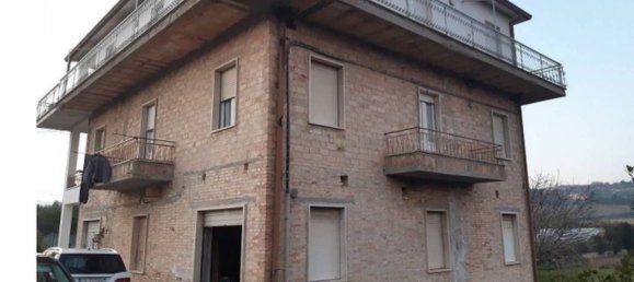 3 rooms Apartment in Massignano, Italy No. 305355 9