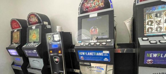 Коммерческая недвижимость с 2 комнатами в Брешиа, Италия № 324241 9