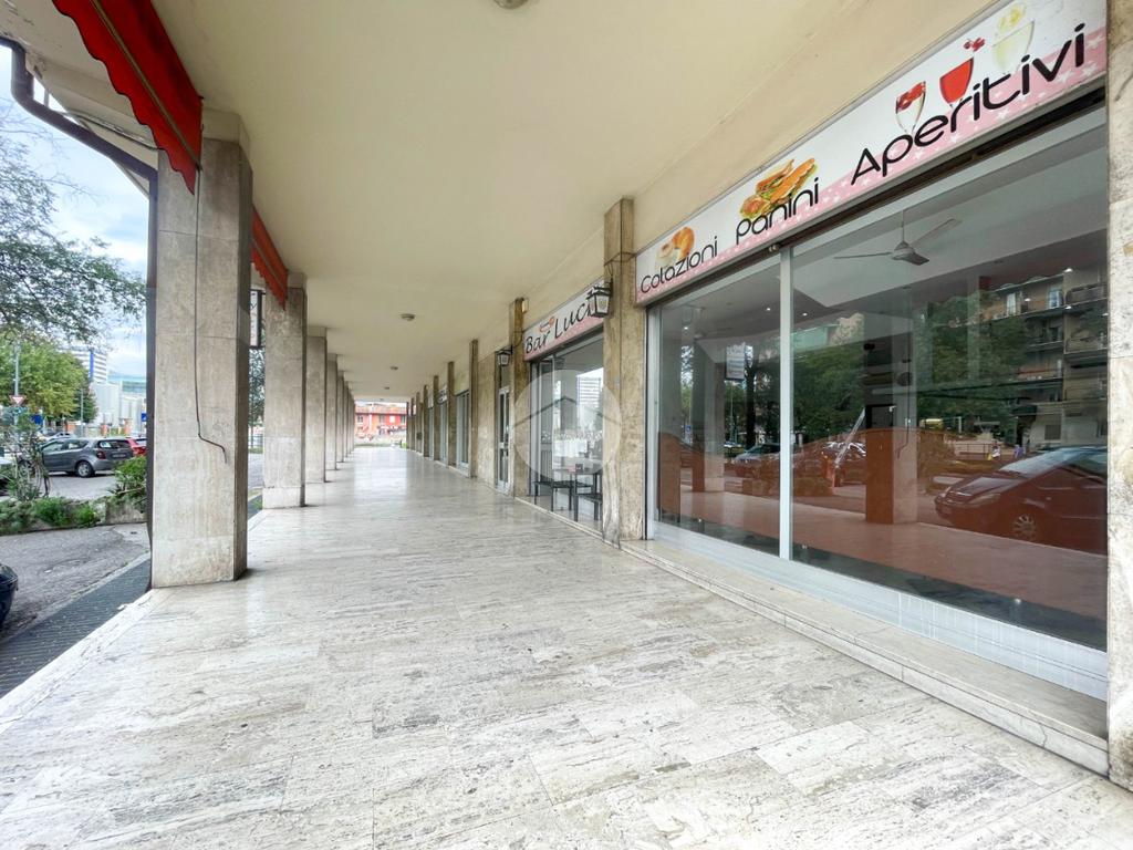 Коммерческая недвижимость с 2 комнатами в Брешиа, Италия № 324241