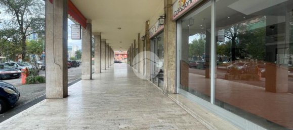 Коммерческая недвижимость с 2 комнатами в Брешиа, Италия № 324241 8