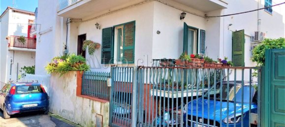 3 bedrooms Apartment in Pozzuoli, Italy No. 34138 3