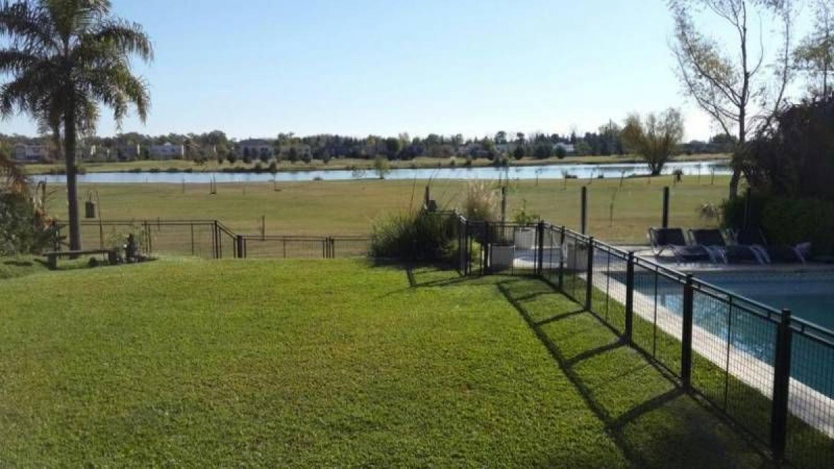 4 bedrooms House in Tigre, Argentina No. 15877