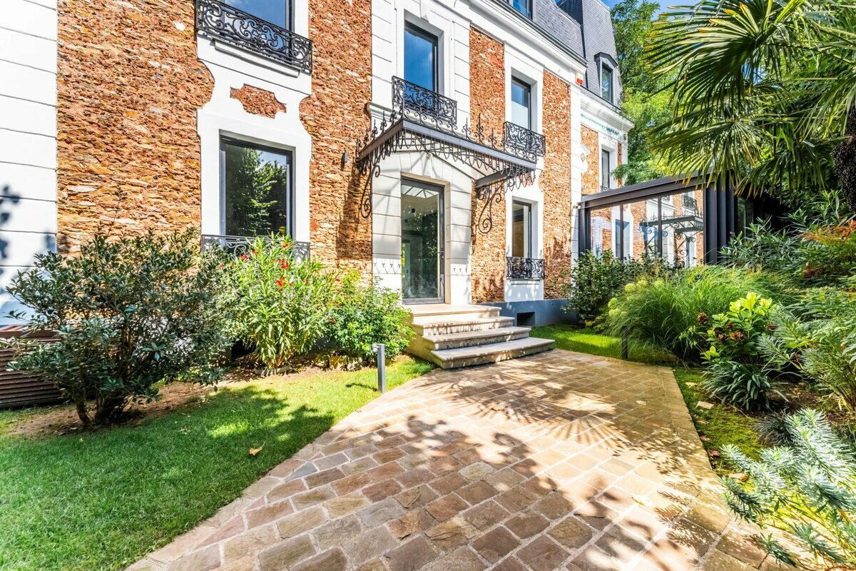 5 chambres Châteaux à Vaucresson, France No. 142676