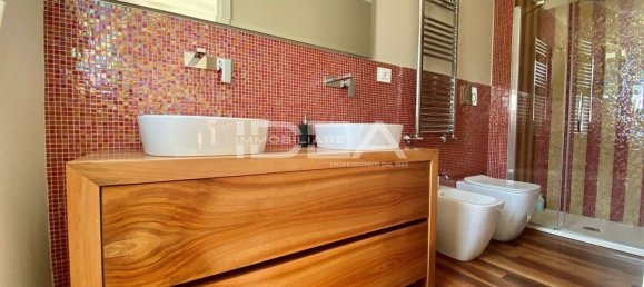 8 rooms Villa in Pietrasanta, Italy No. 73967 12