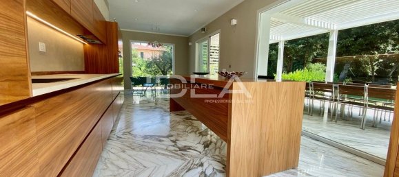 8 rooms Villa in Pietrasanta, Italy No. 73967 4