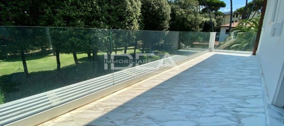 8 rooms Villa in Pietrasanta, Italy No. 73967 11