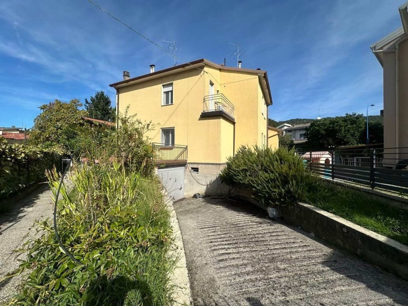 Вилла с 4 спальнями в Брешиа, Италия № 400372