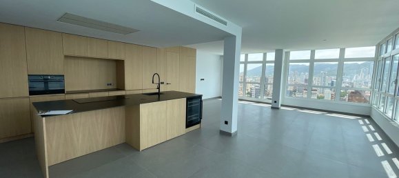 3 bedrooms Penthouse in Benidorm, Spain No. 6233 2