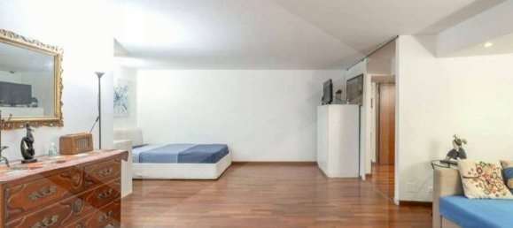 3 rooms Apartment in Milan, Italy No. 241876 5