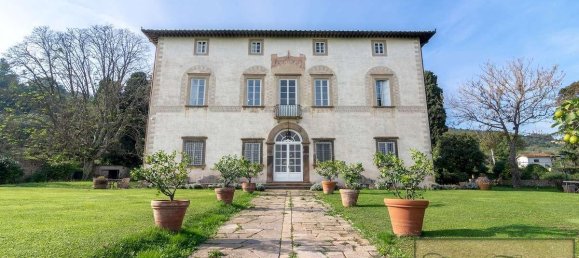 16 bedrooms House in Lucca, Italy No. 329 2