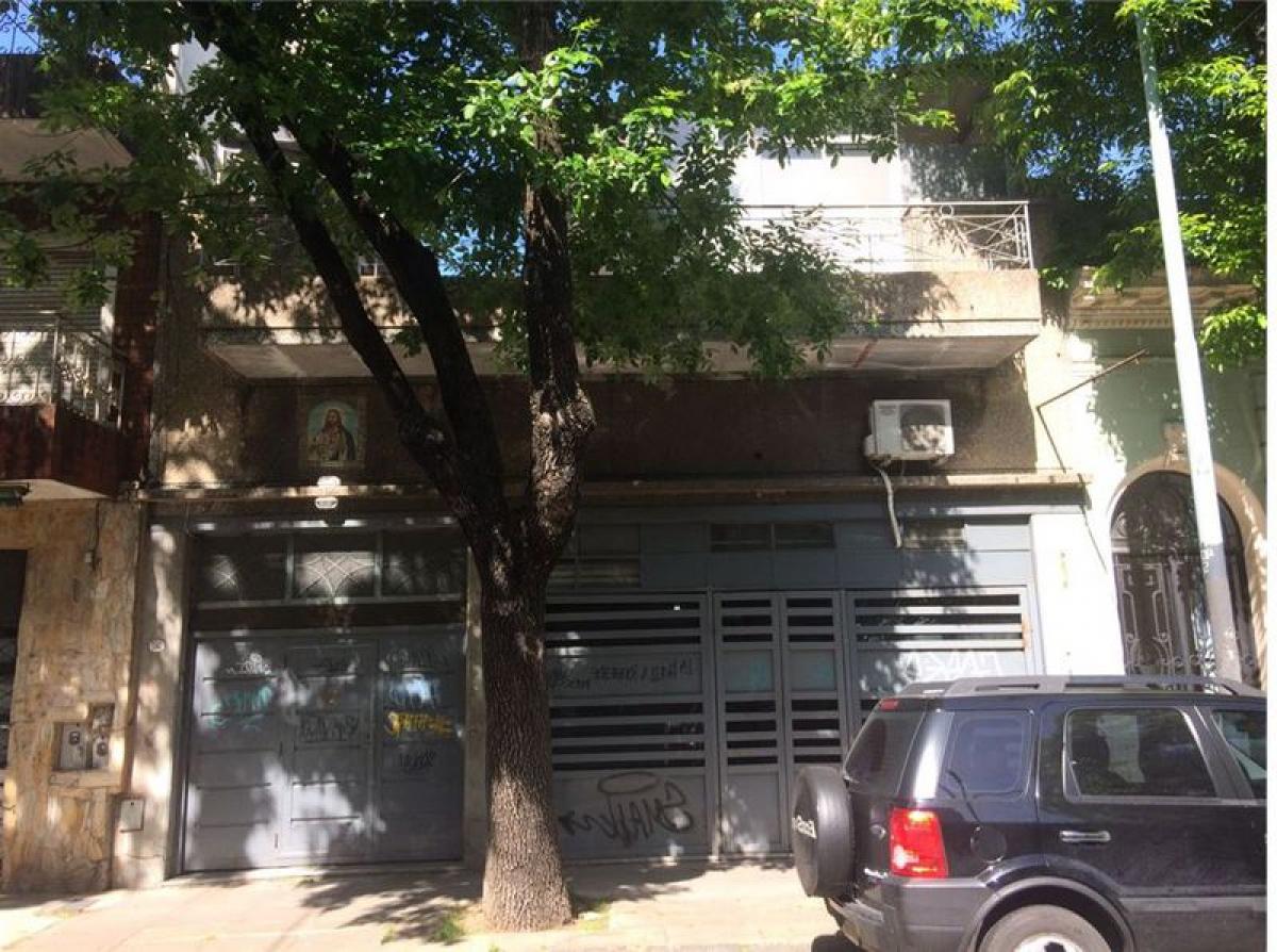 Casa de 4 dormitorios en Buenos Aires, Argentina No. 73946