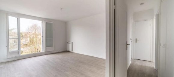 3 chambres Appartement à Neuilly-sur-Marne, France No. 309507 3