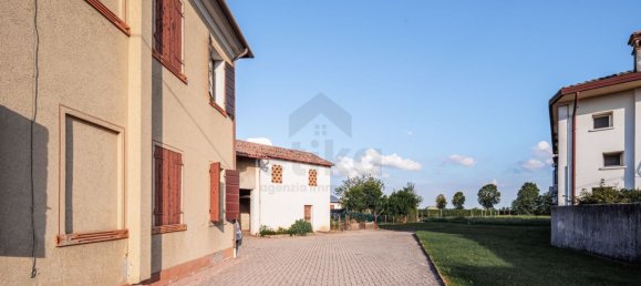 6 bedrooms House in Istrana, Italy No. 381179 5
