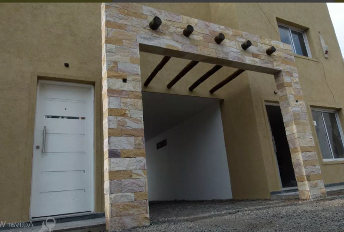 3 bedrooms House in Ituzaingo, Argentina No. 81425