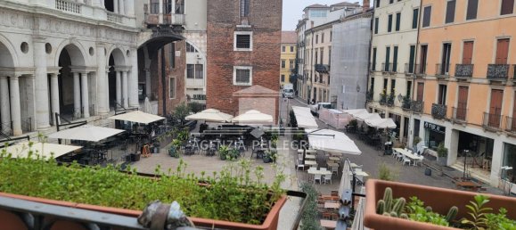 2-salle Appartement à Vicenza, Italy No. 236934 4