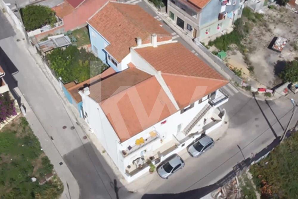 Edificio de 8 dormitorios en Amadora, Portugal No. 69126