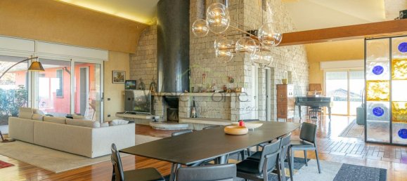 Вилла с 6 комнатами в Тавернерио, Италия № 142770 6