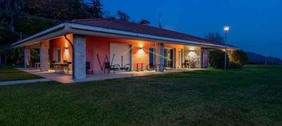 Вилла с 6 комнатами в Тавернерио, Италия № 142770 31