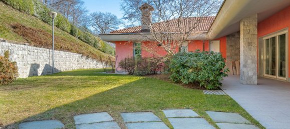 Вилла с 6 комнатами в Тавернерио, Италия № 142770 2